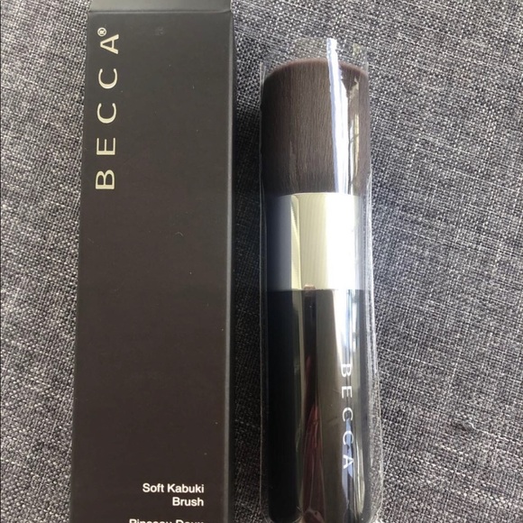 Becca cosmetics kabuki makeup brush - Picture 1 of 1